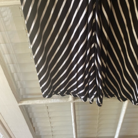 Black and white Max Studio, medium maxi skirt - Picture 3 of 4